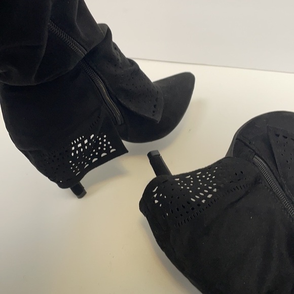 Venus Trouser Boots Size 6 Black Velvet Style with Eyelet Design - Picture 5 of 13